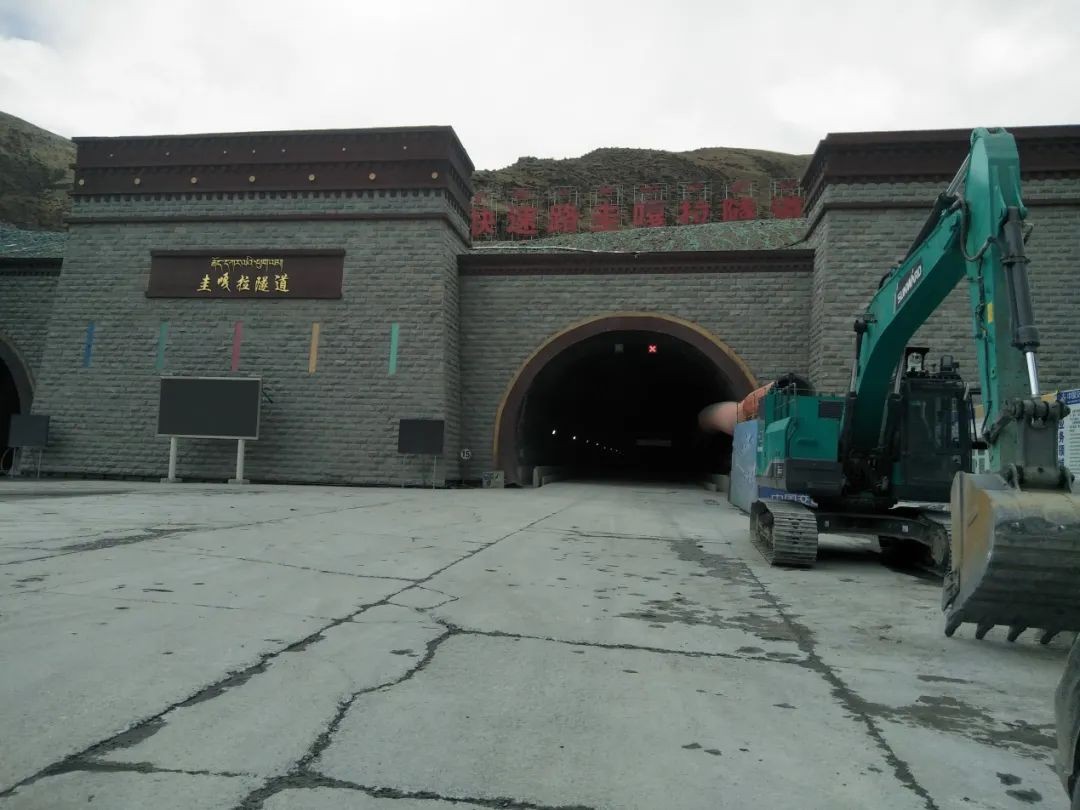 全國首臺純電動智能挖掘機挑戰青藏高原