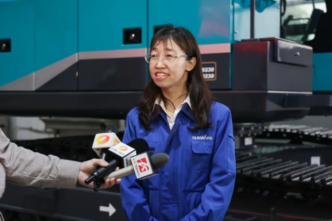 全國首臺！山河智能SWE240FED電動智能挖掘機下線