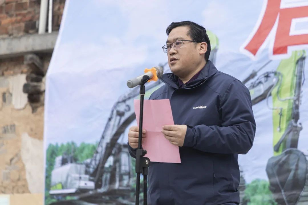 校企合作精準扶貧，產教融合振興鄉村 | 山河智能向合作院校對口扶貧點捐贈挖掘機