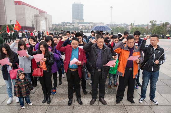 愛崗敬業，踐行雷鋒精神