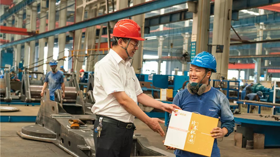 萬力集團“送清涼”活動，慰問一線員工