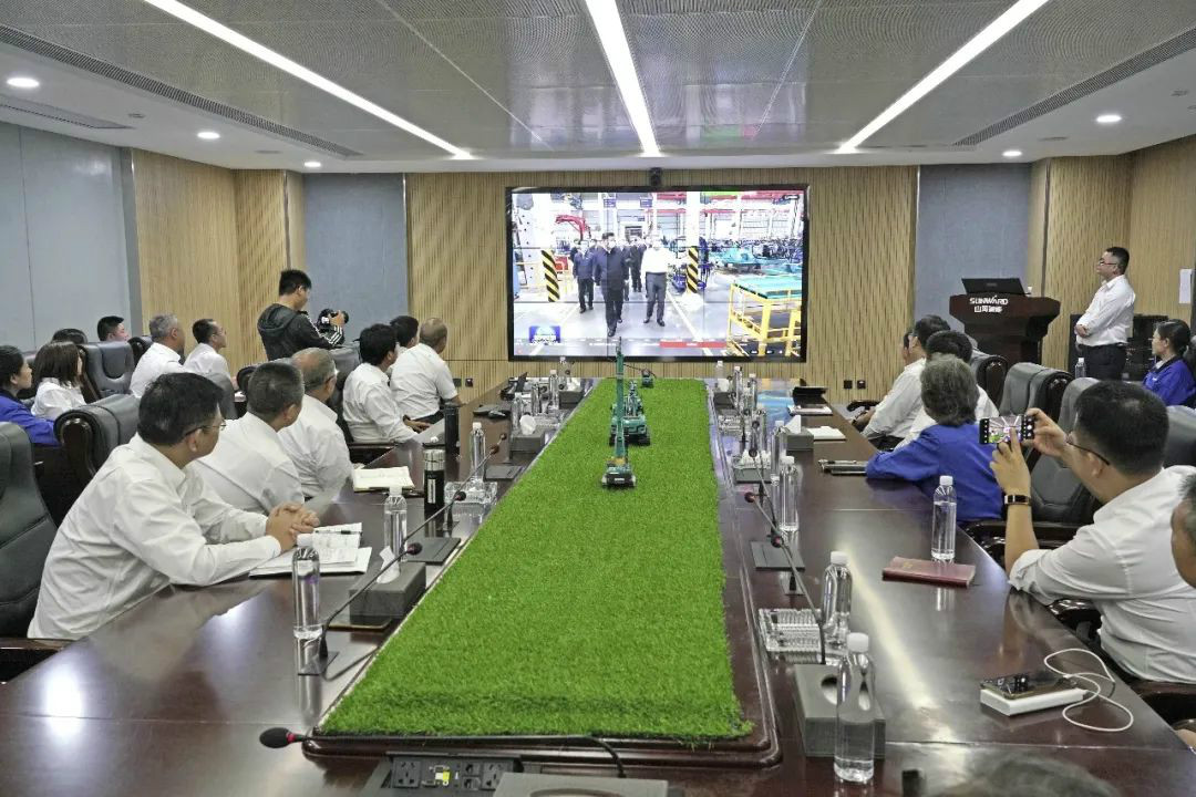 總書記“點贊”山河創新，山河智能集中收看《新聞聯播》
