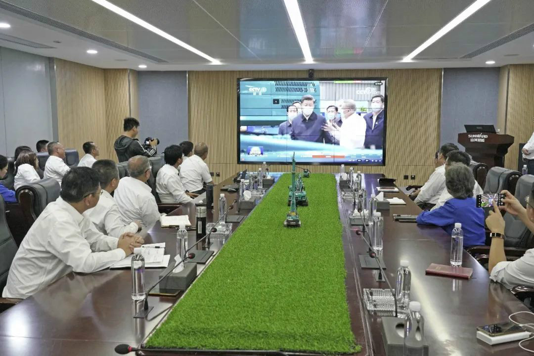 總書記“點贊”山河創新，山河智能集中收看《新聞聯播》