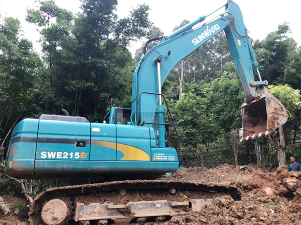 山河智能SWE 215E挖掘機是他的左膀右臂！