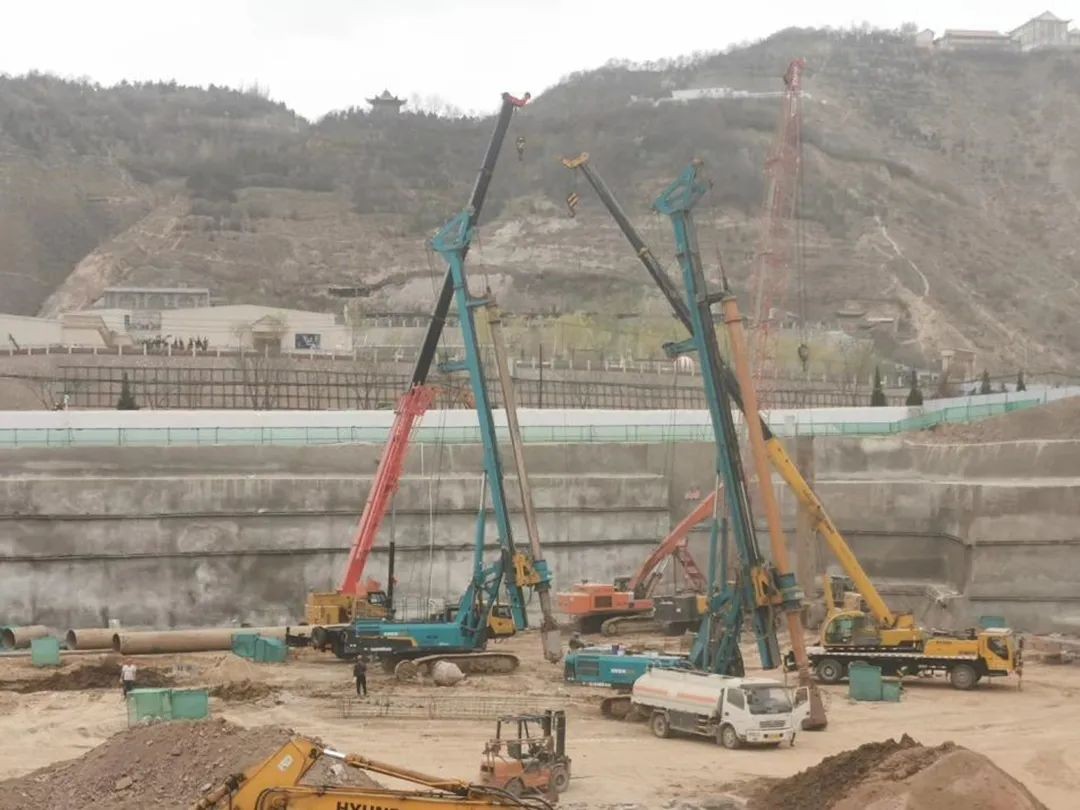 金戈鐵馬工程路 風雨無阻選山河