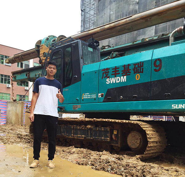 我叫阿忠，忠于事業，也忠于山河智能旋挖鉆機