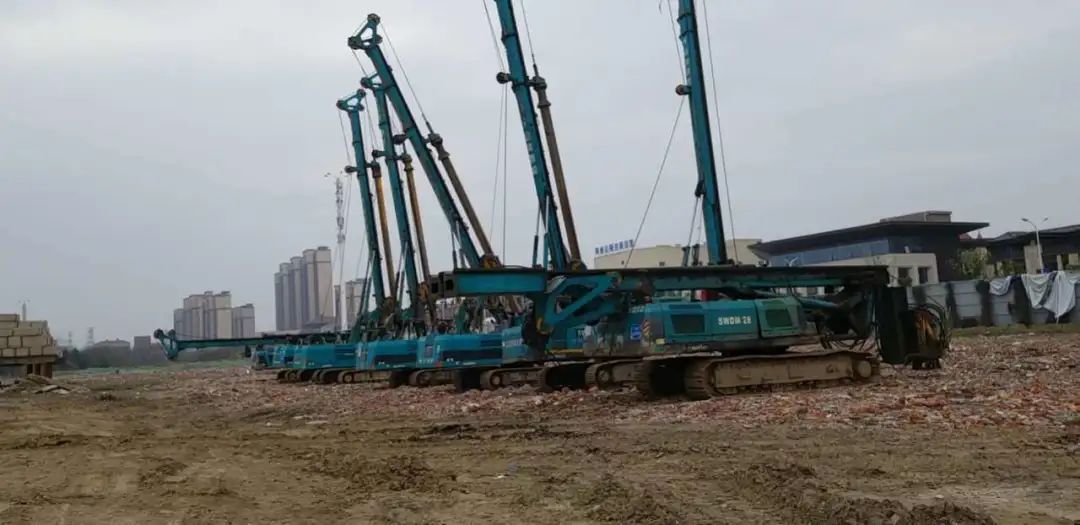 颯！他以11臺旋挖鉆占領荊州房建市場