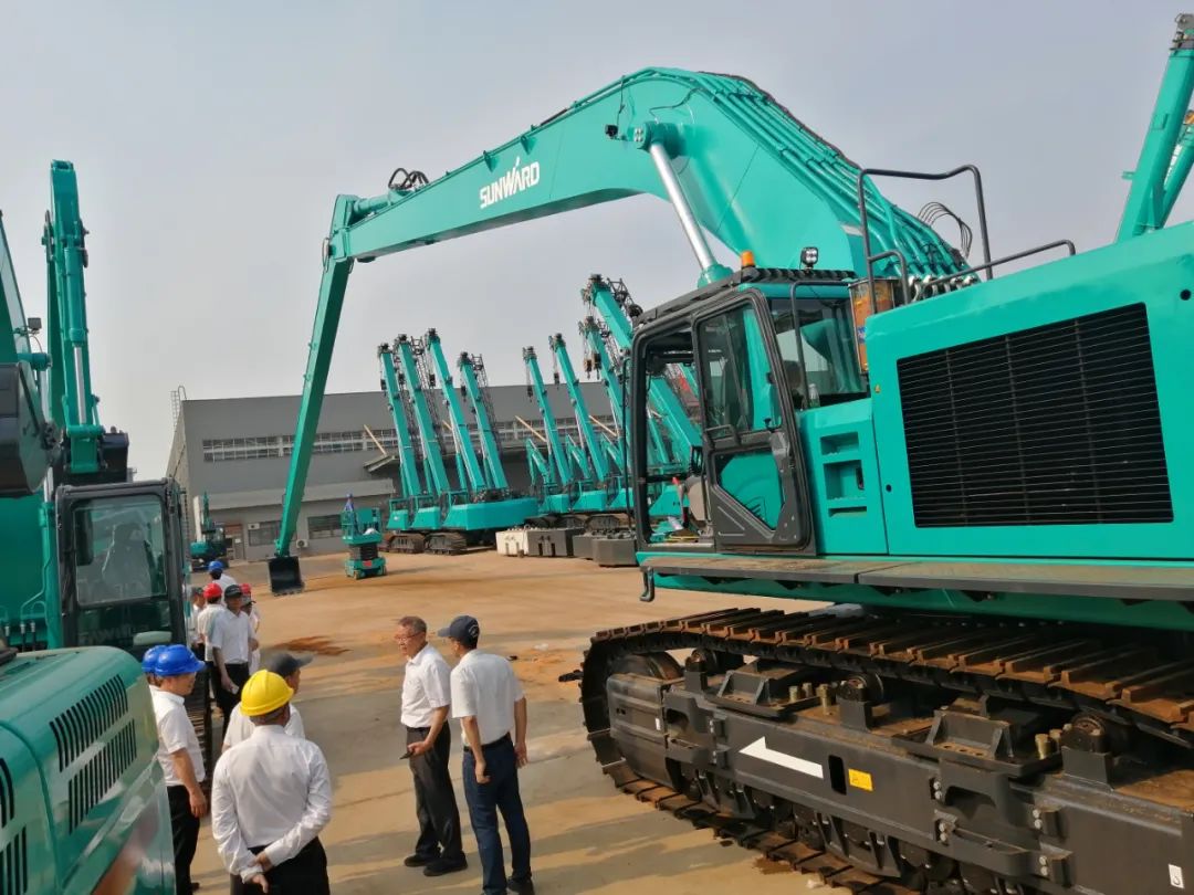 挖深全球第一！山河智能加長臂液壓挖掘機SWE950ELR出口南美