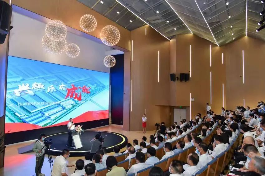 何清華獲“支持黨建工作優秀企業家”榮譽稱號