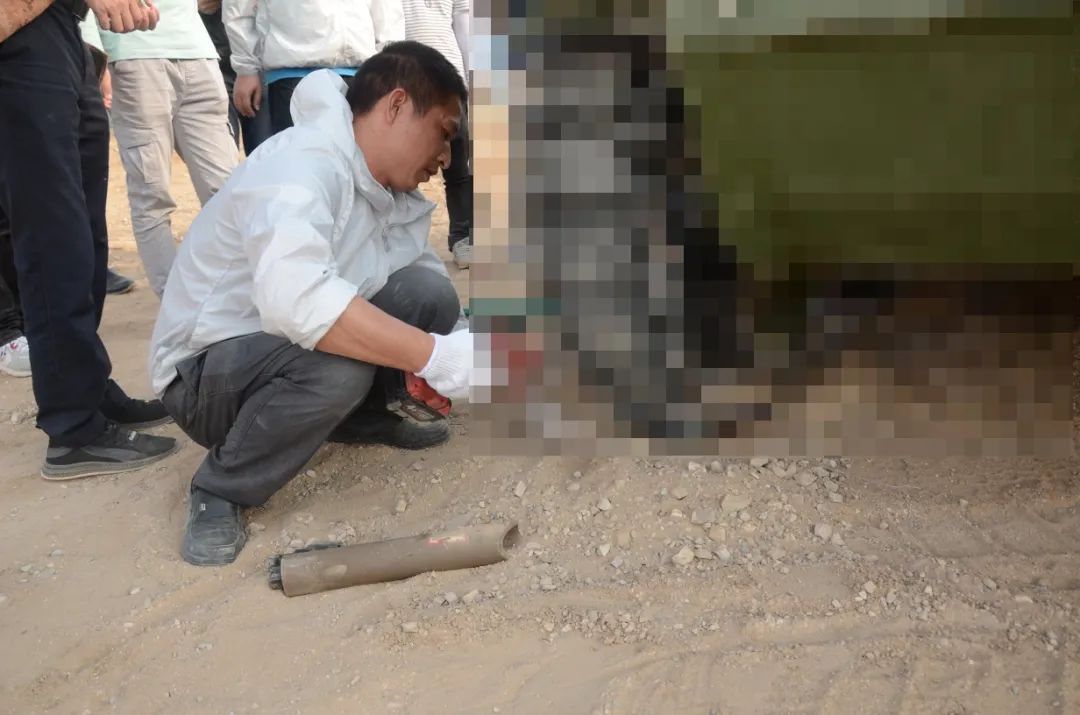 致敬！戰斗在風沙中的特種裝備團隊