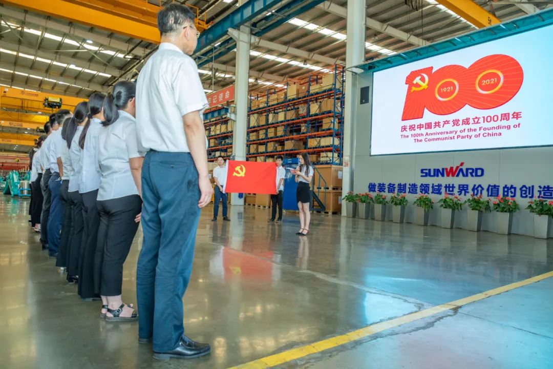 接續奮斗再出發——山河智能黨委舉行新黨員入黨宣誓和老黨員重溫入黨誓詞活動