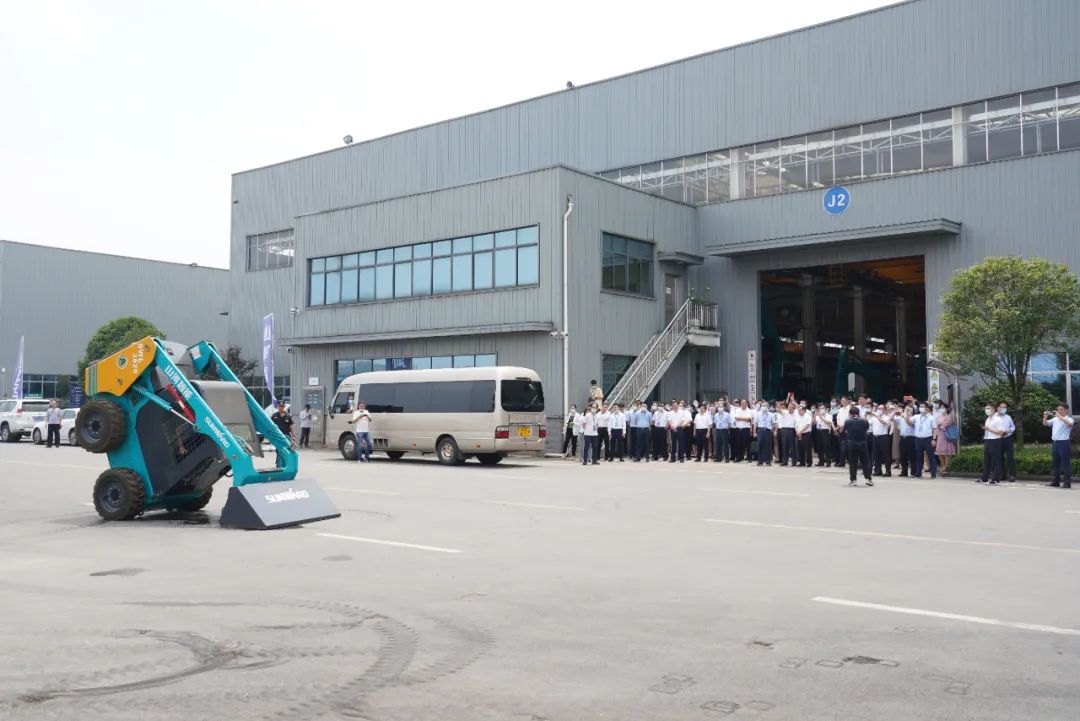 全國戰略性新興產業集群建設考察團調研山河智能