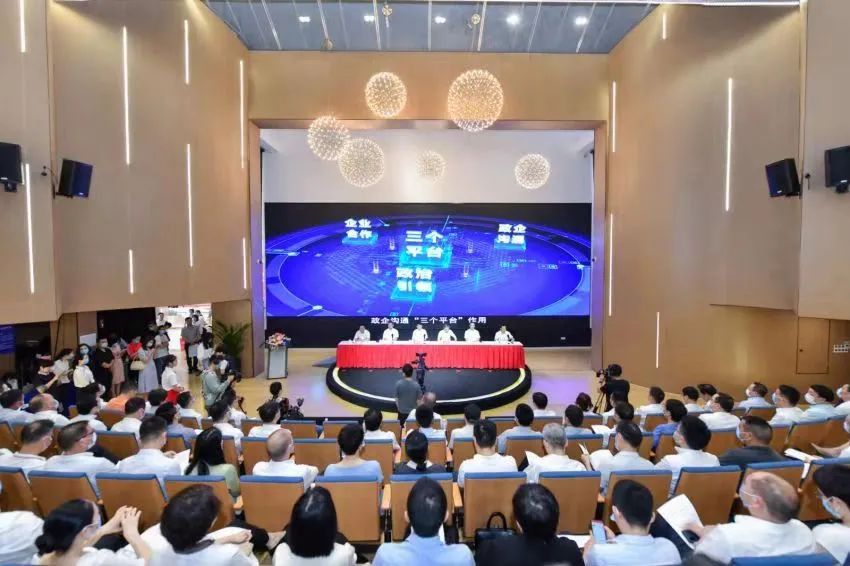 何清華獲“支持黨建工作優秀企業家”榮譽稱號