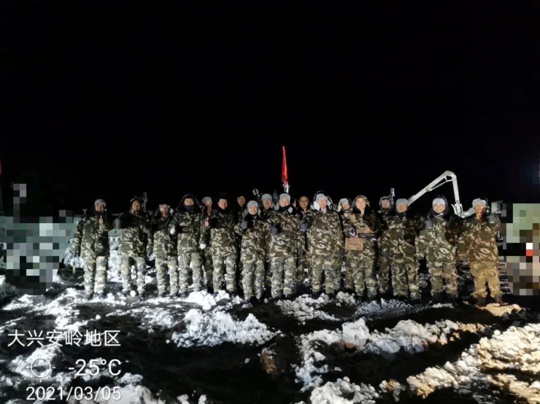 致敬！戰斗在風沙中的特種裝備團隊