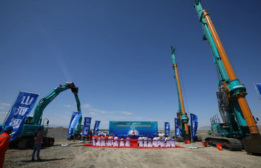 山河智能產品交付中國能建葛洲壩集團，助力建設大美新疆