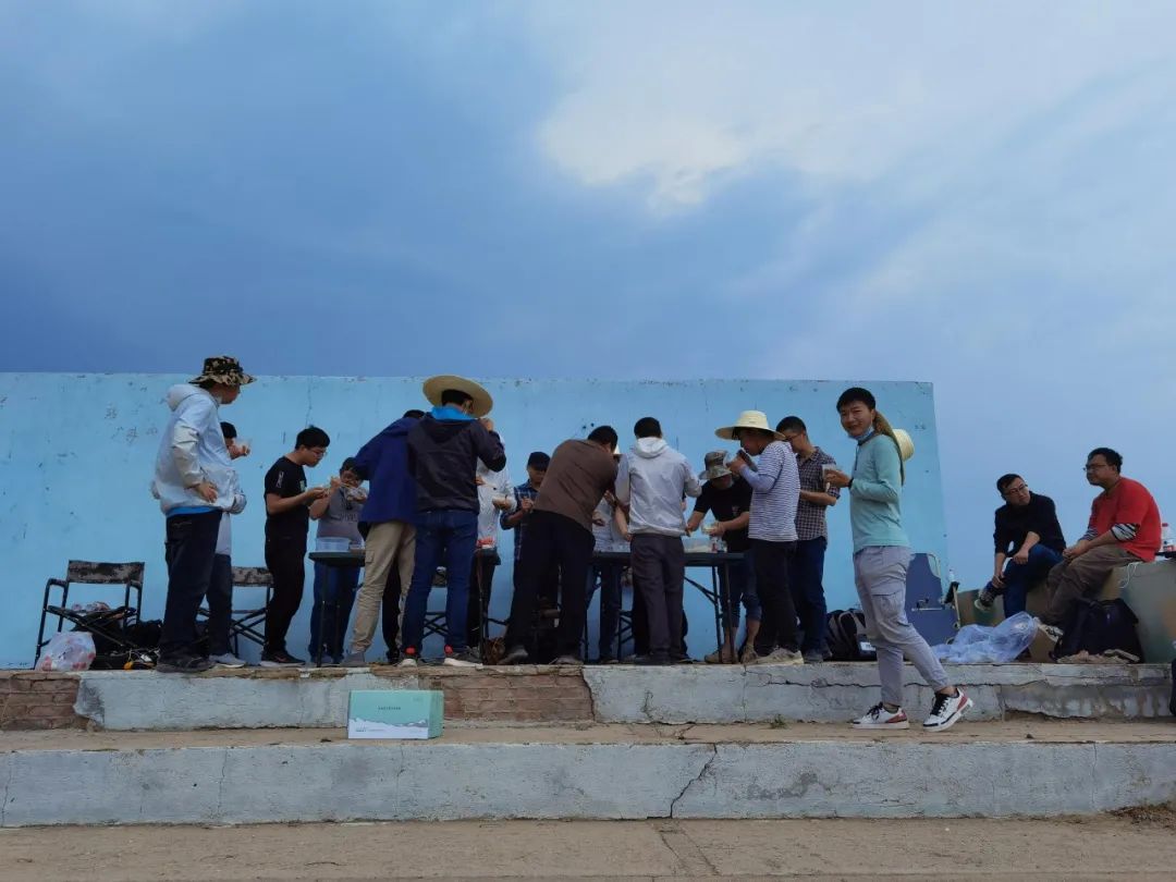 致敬！戰斗在風沙中的特種裝備團隊