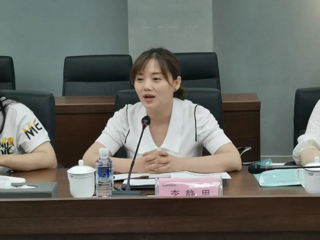 董事長何清華收到湖南省領導聯系服務專家聯絡卡