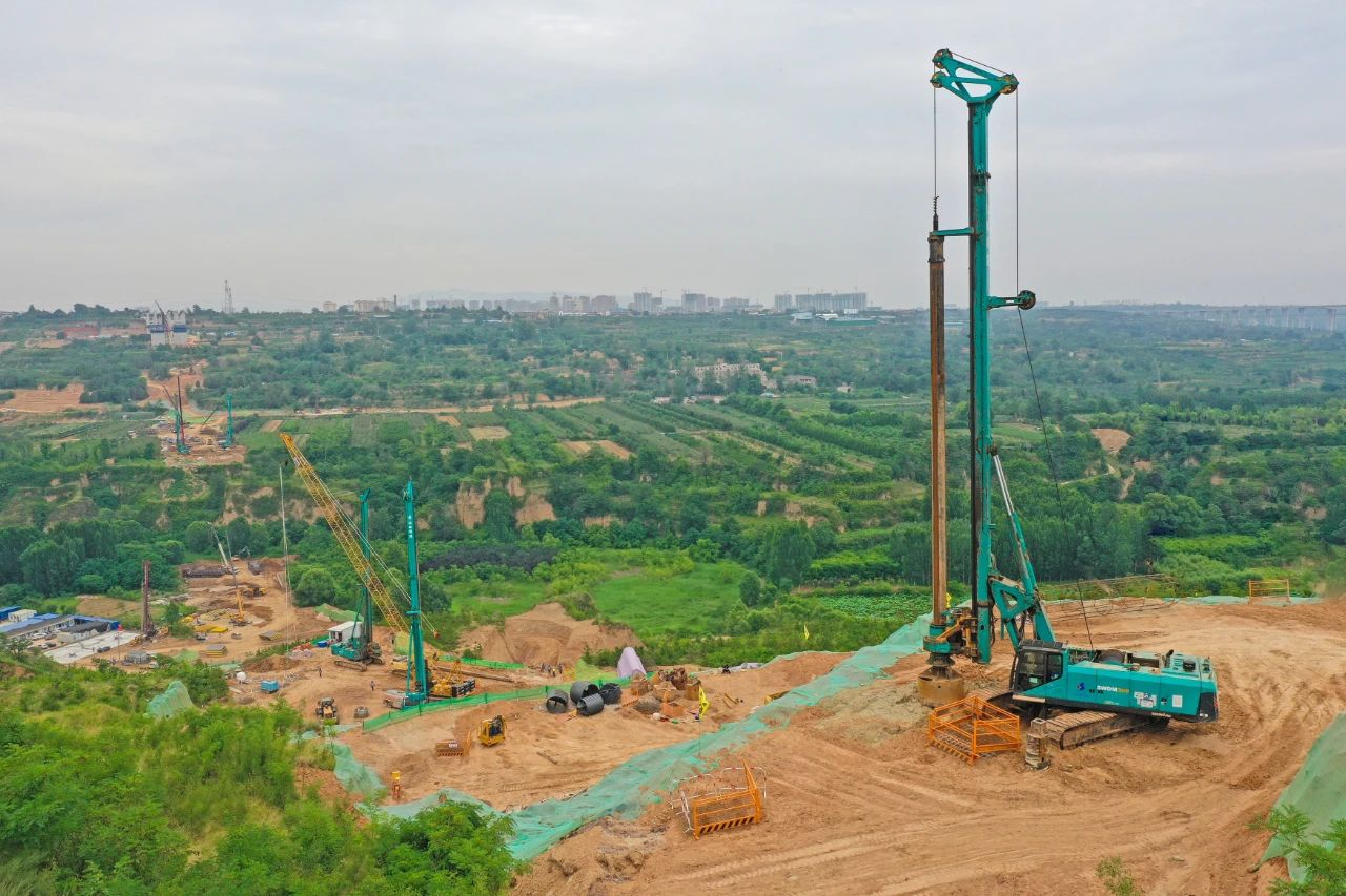 天塹施工，玉皇閣二號特大橋樁基主力軍是山河智能旋挖鉆機 | 百年風華筑錦繡山河（3）
