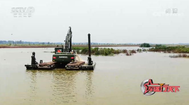 水陸兩用挖掘機亮相央視！山河智能應急救援“猛將”出戰