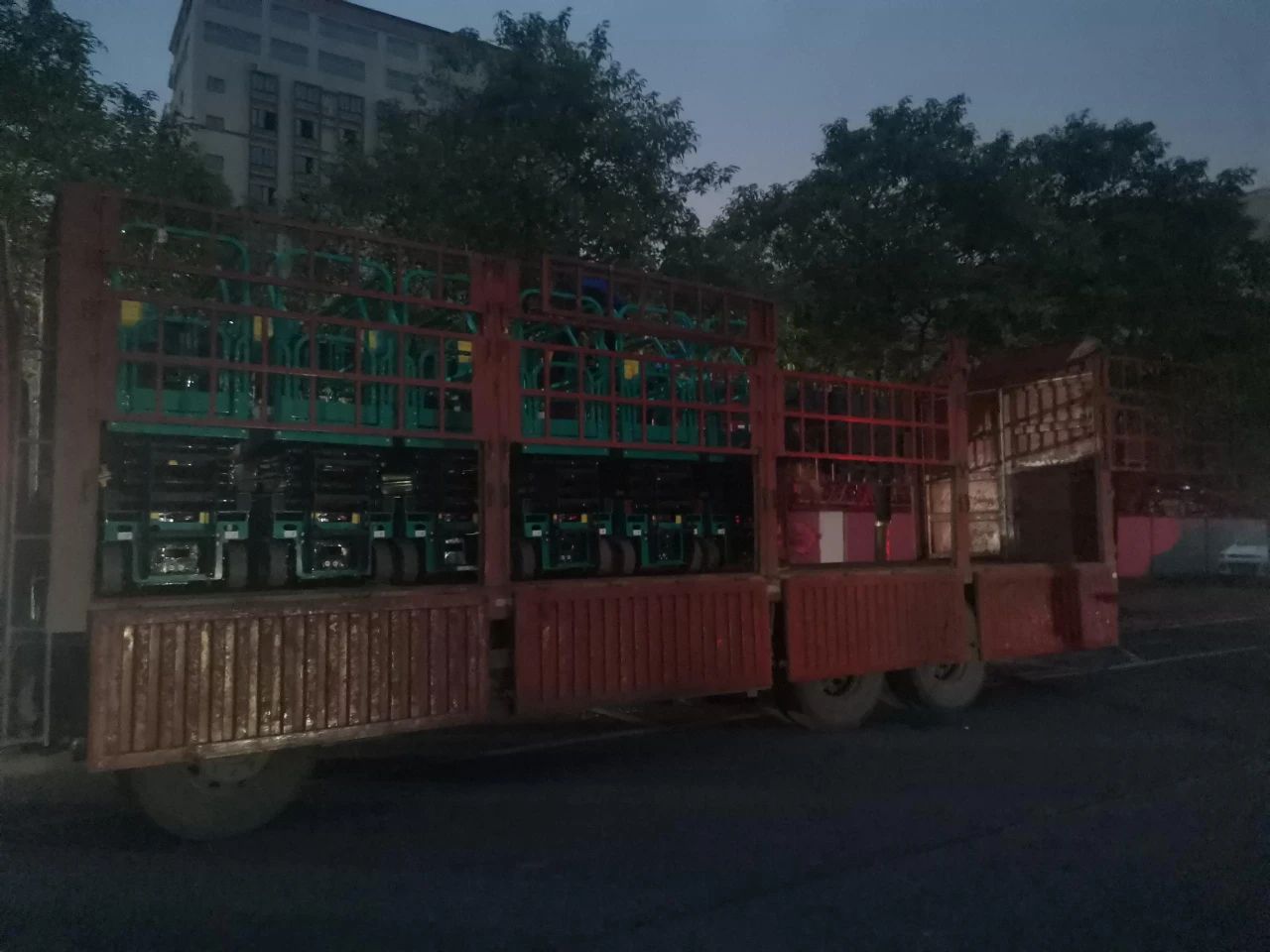 30小時，8個人，10臺裝備，我們說到做到！