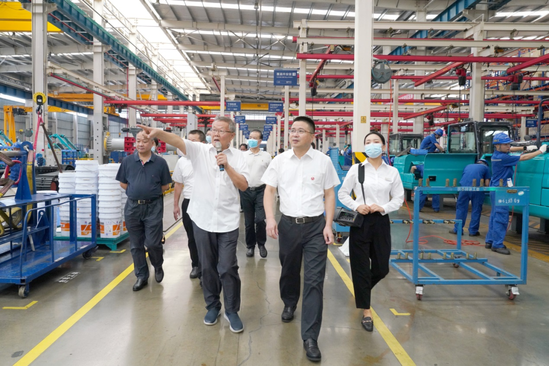 長沙市委常委、市紀委書記胡衛兵考察調研山河智能