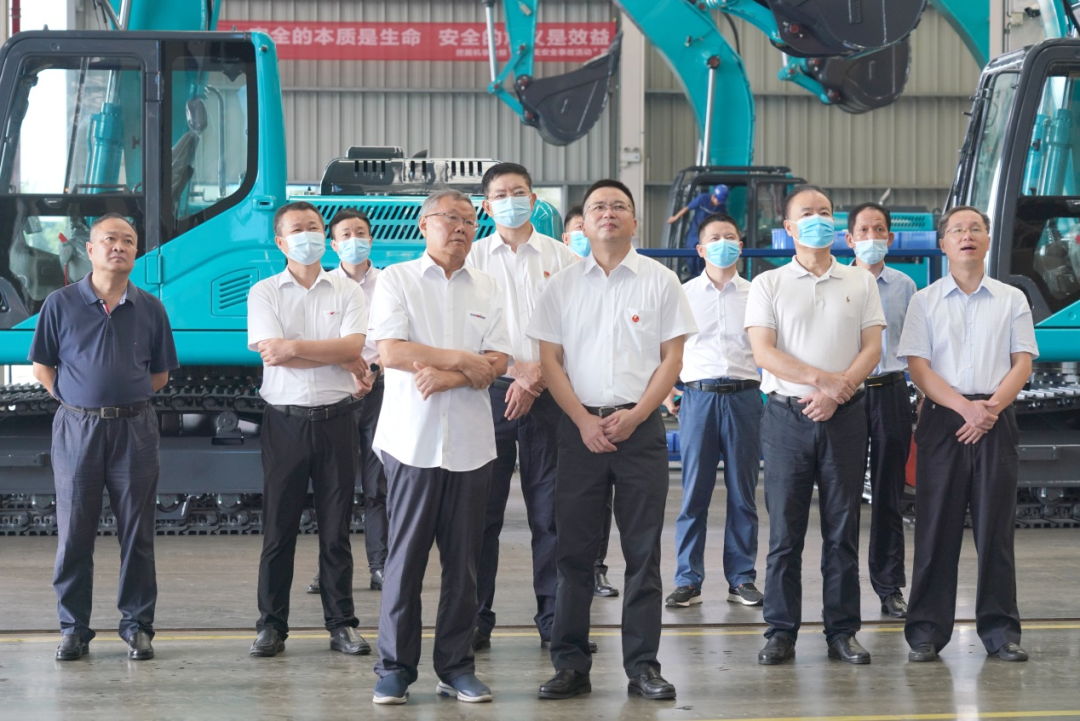 長沙市委常委、市紀委書記胡衛兵考察調研山河智能