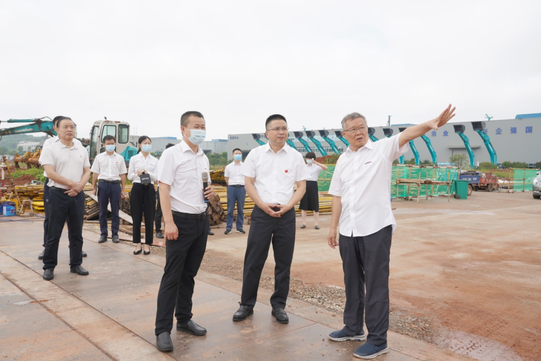 長沙市委常委、市紀委書記胡衛兵考察調研山河智能