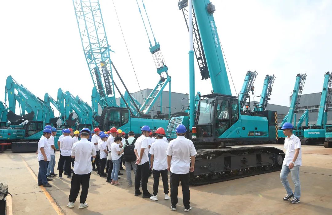 雙鷹翱翔，“E”往無前！——山河智能新一代E系列起重機下線！