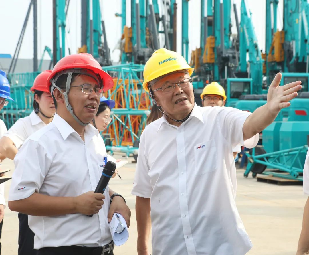 雙鷹翱翔，“E”往無前！——山河智能新一代E系列起重機下線！