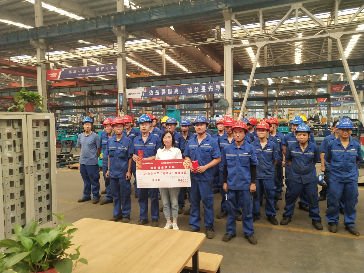 圖集 |超12萬元“帶崗津貼”發放！為這些導師點贊