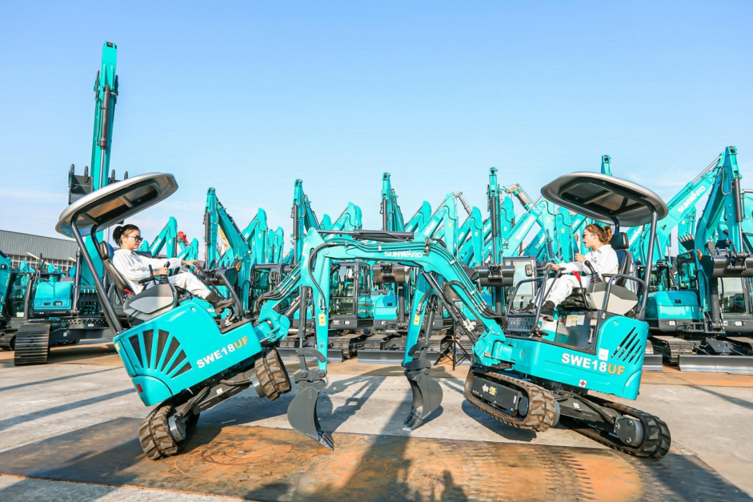 王炸！挖機加“寶貝”魅力征服全場