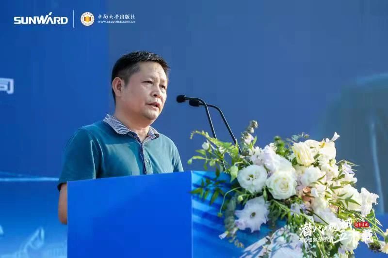 《何清華潛心機械五十年》新書發布，背后還有這些故事