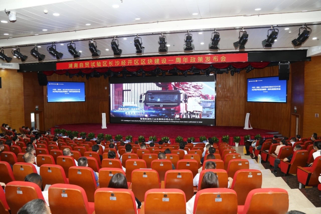 攜手長沙經開區，山河智能探索工程機械二手設備出口