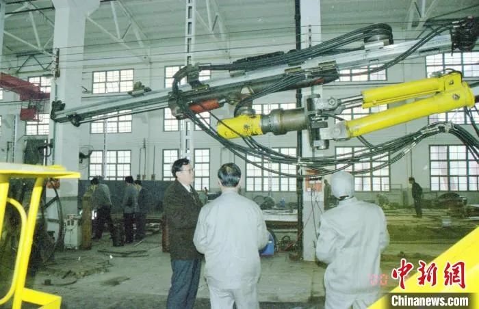 媒體聚焦 | 中新社專訪——山河智能創始人何清華：向著太陽奔跑的筑夢人