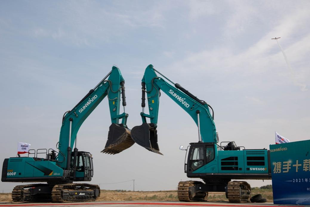 大型挖掘機批量交付、輕型運動飛機推廣……這場活動超吸睛