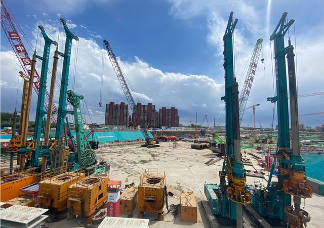 大國重器！山河智能超級裝備助力北京城市副中心綜合交通樞紐站建設