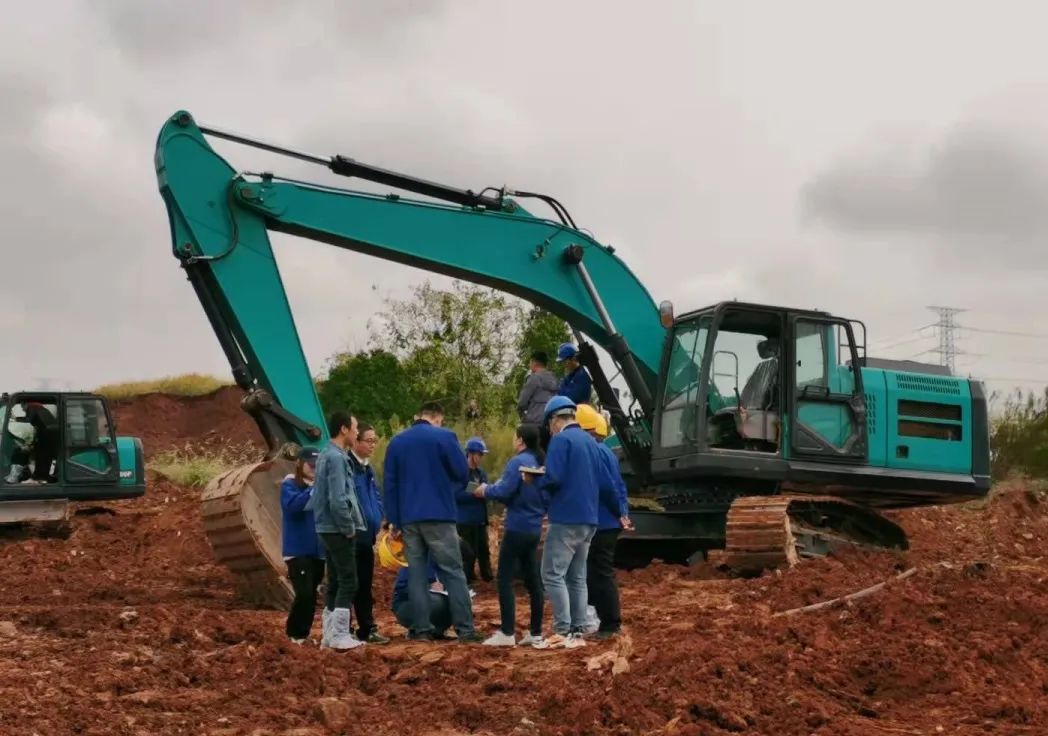 一起來“找茬”！10位“超級體驗官”試駕山河智能最新“F系列”挖掘機