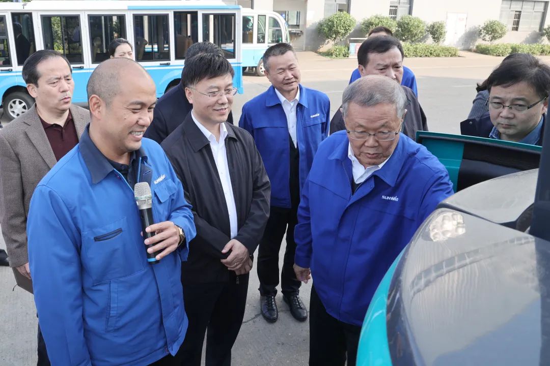 廣州工控總經理景廣軍調研山河智能