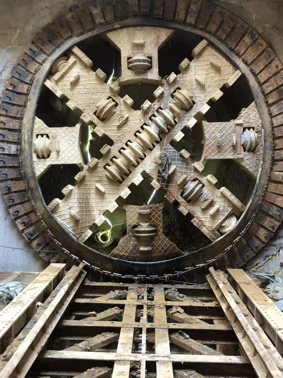 歷時424天，創下最高紀錄！萬家麗快速化改造北延線（含電力隧道）全線貫通