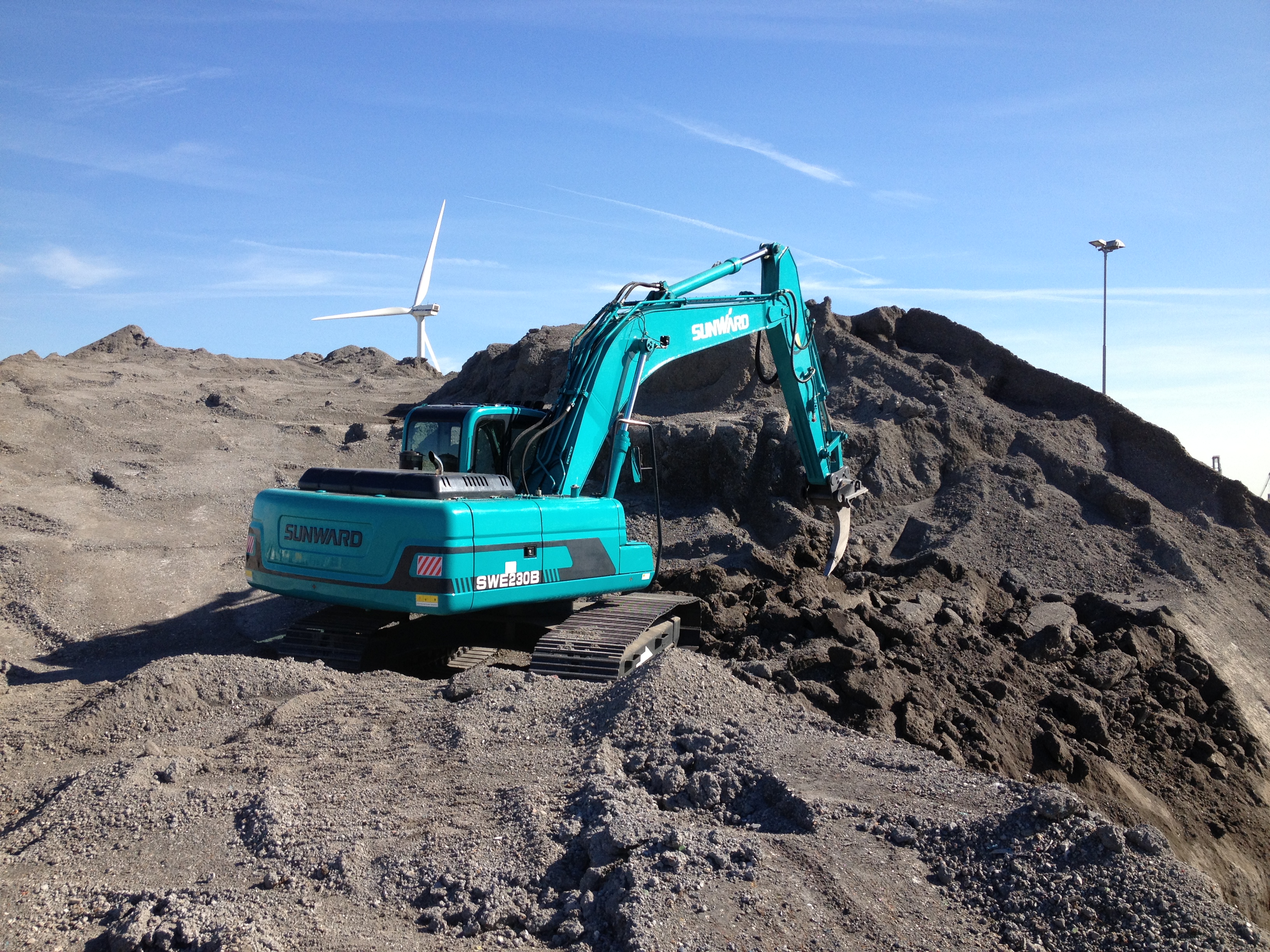 挖掘機操作基本技巧