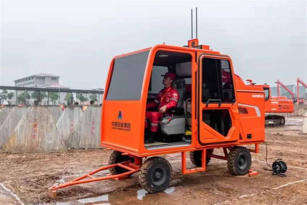 表現亮眼引關注!山河智能5G遠程遙控挖掘機現身湖北省自然災害工程應急救援基地