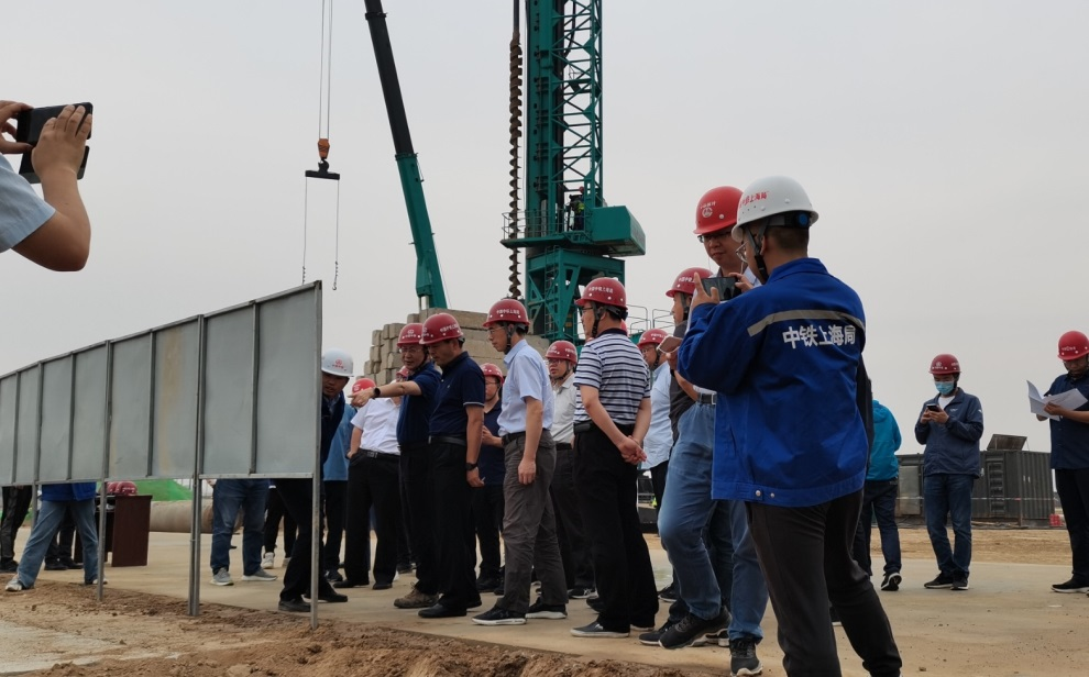 創下紀錄！山河智能引孔式靜力壓樁機首次應用于高鐵項目