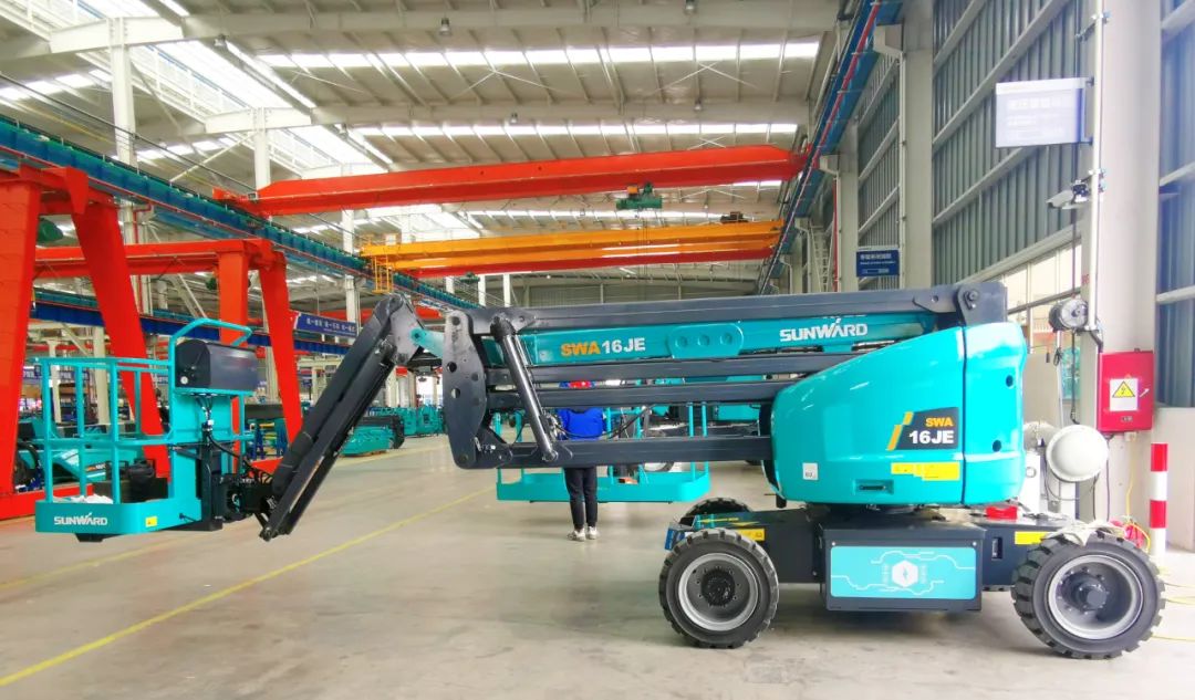 勇闖藍海！山河智能兩款臂式高空作業平臺正式“出道”