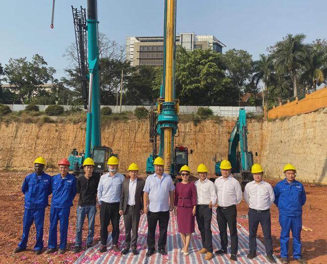助力烏干達第一住宅高樓建設！山河智能再次出征非洲市場