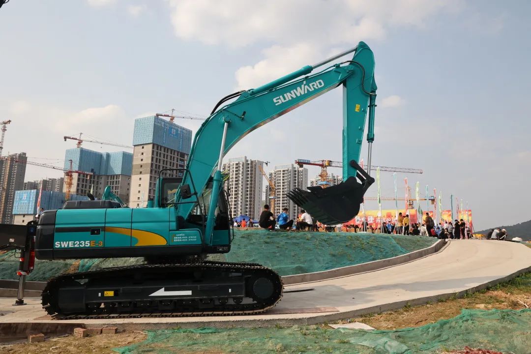 硬實力+軟名片！山河智能協拍電視劇《重中之重》開機