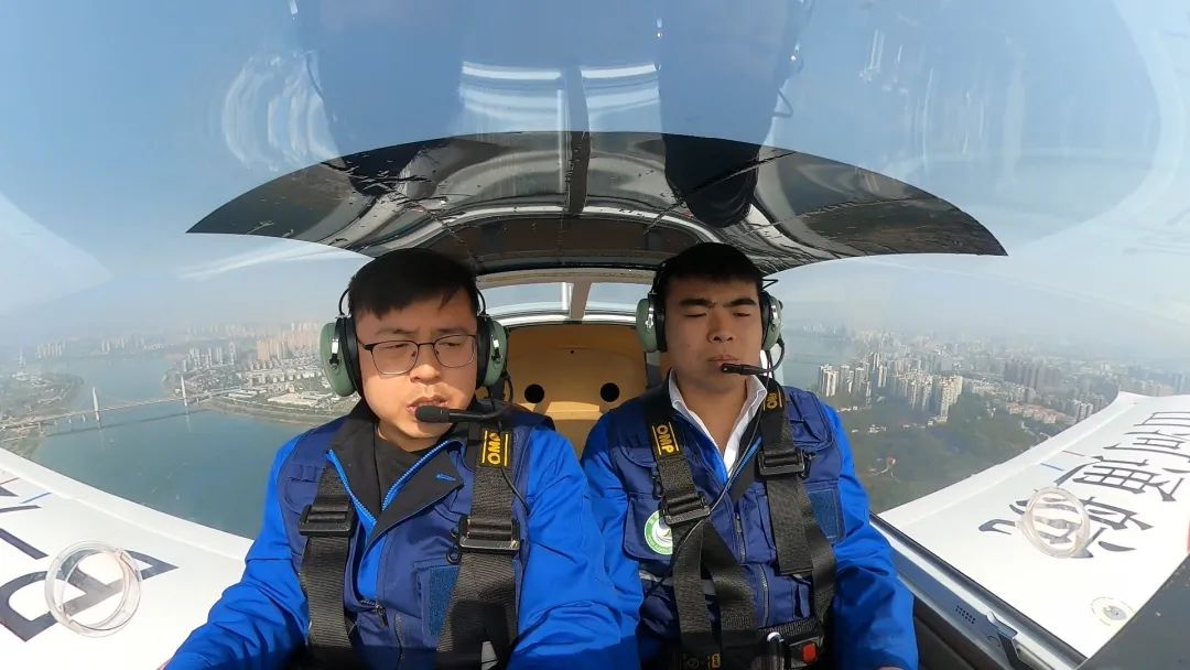 空地協同顯身手！湖南航空應急救援隊山河機組開展特情處置應急演練