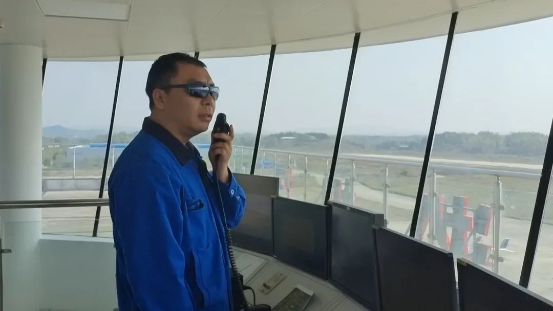 空地協同顯身手！湖南航空應急救援隊山河機組開展特情處置應急演練