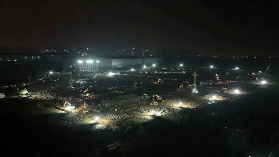 沖鋒一線顯擔當！山河智能挖掘機助力長沙方艙醫院建設