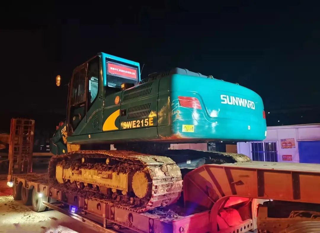 沖鋒一線顯擔當！山河智能挖掘機助力長沙方艙醫院建設