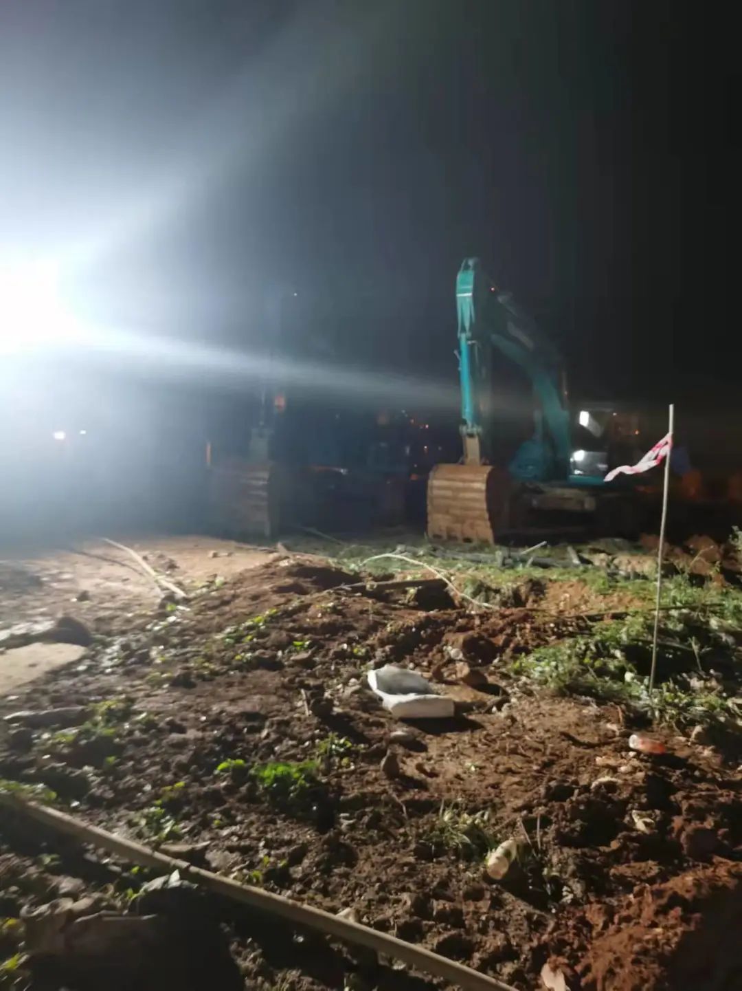 沖鋒一線顯擔當！山河智能挖掘機助力長沙方艙醫院建設